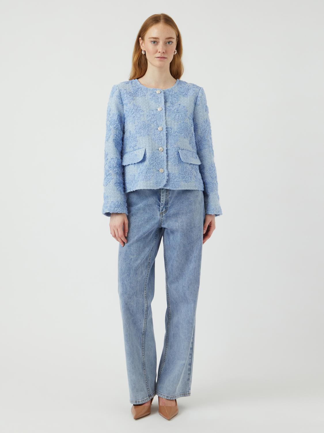 model_shot-front_full